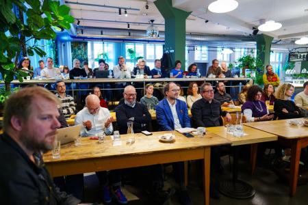 Titelbild zum 71. Social Media Gipfel in Zürich, zeigt Besuchende
